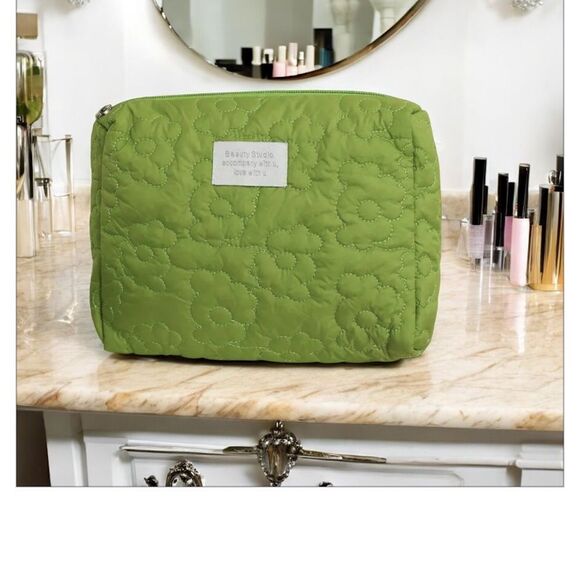 Quilted Light Olive Green Floral Makeup Bag NWOT - Picture 1 of 4